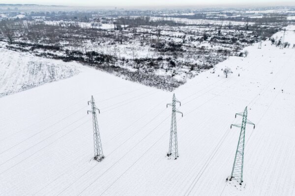 distribution in snow depositphotos 862024810 xl